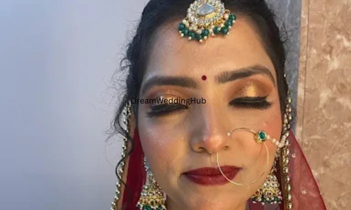 Prachi makeup and Academy